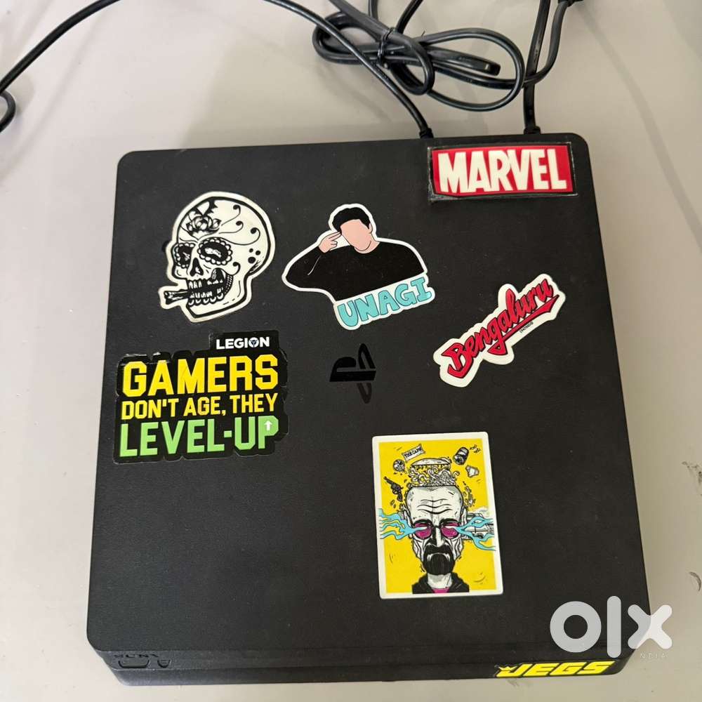 Ps4 with three games and two controllers