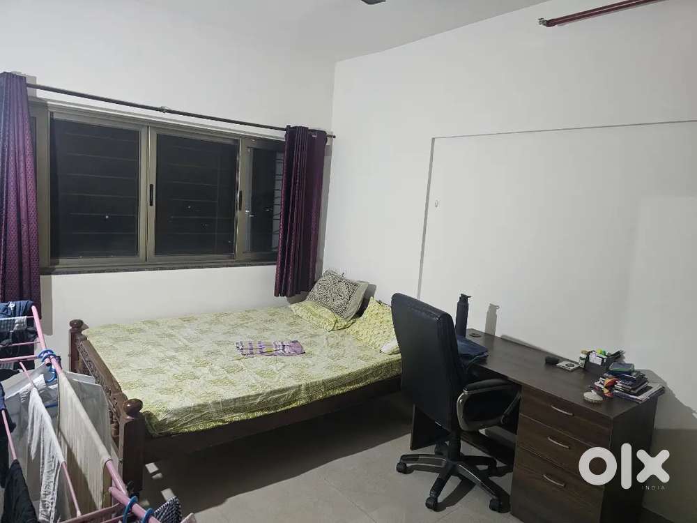 Seafacing Semifurnished 2 BHK - Raheja Waterfront