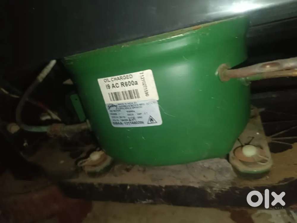 Refrigerator two compressor