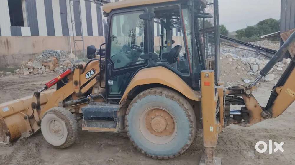 CAT 424B 2024 MODEL BACKHOE LOADER WITH CAT BREAKER