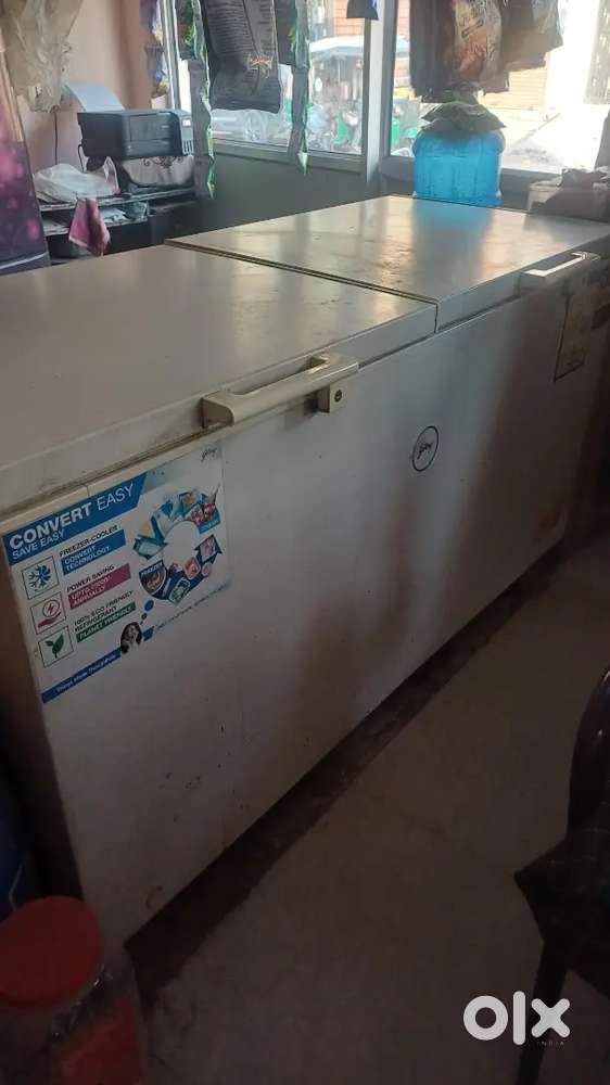 D FRIZE 550 ltr double door godrej best quality 6 year use this i