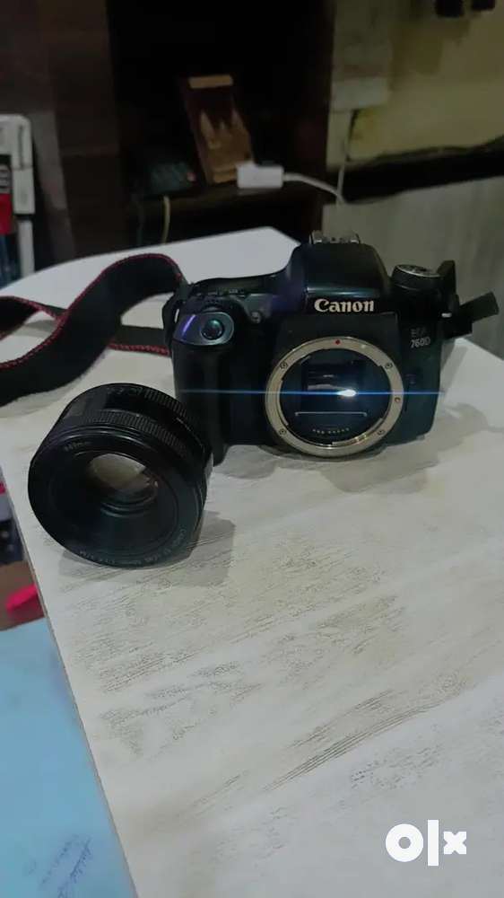 Canon camera wuth prime lens