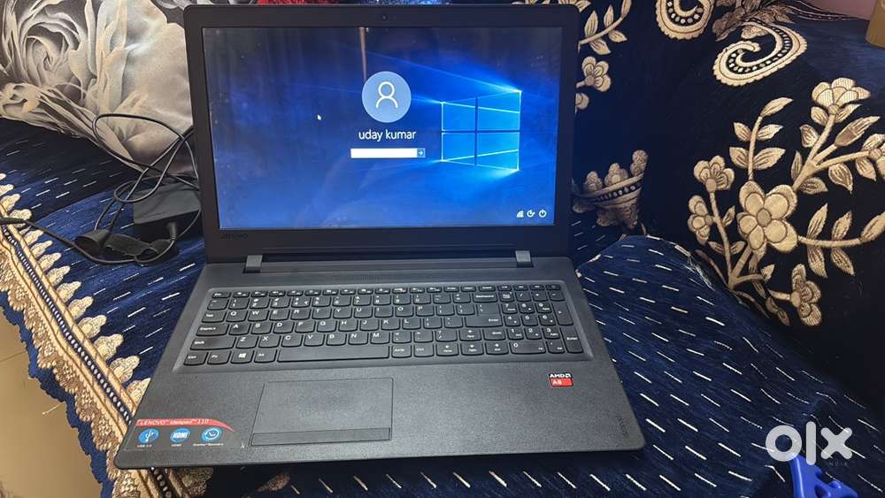 Shows nwely laptop not used