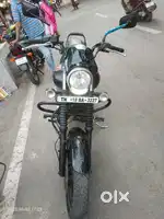 Bajaj avenger 220 Street
