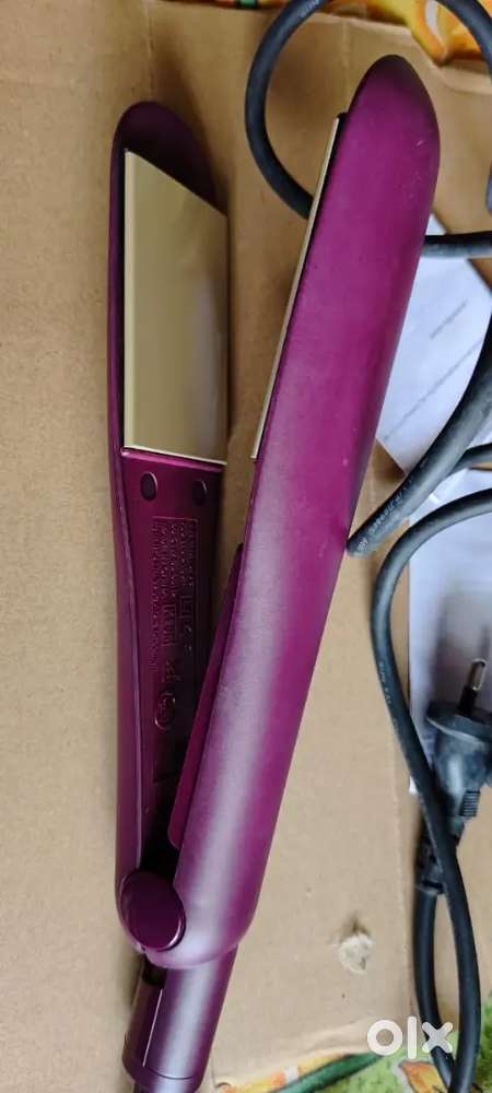 HAIR STRAIGHTENER ONLY 1 MONTH OLD