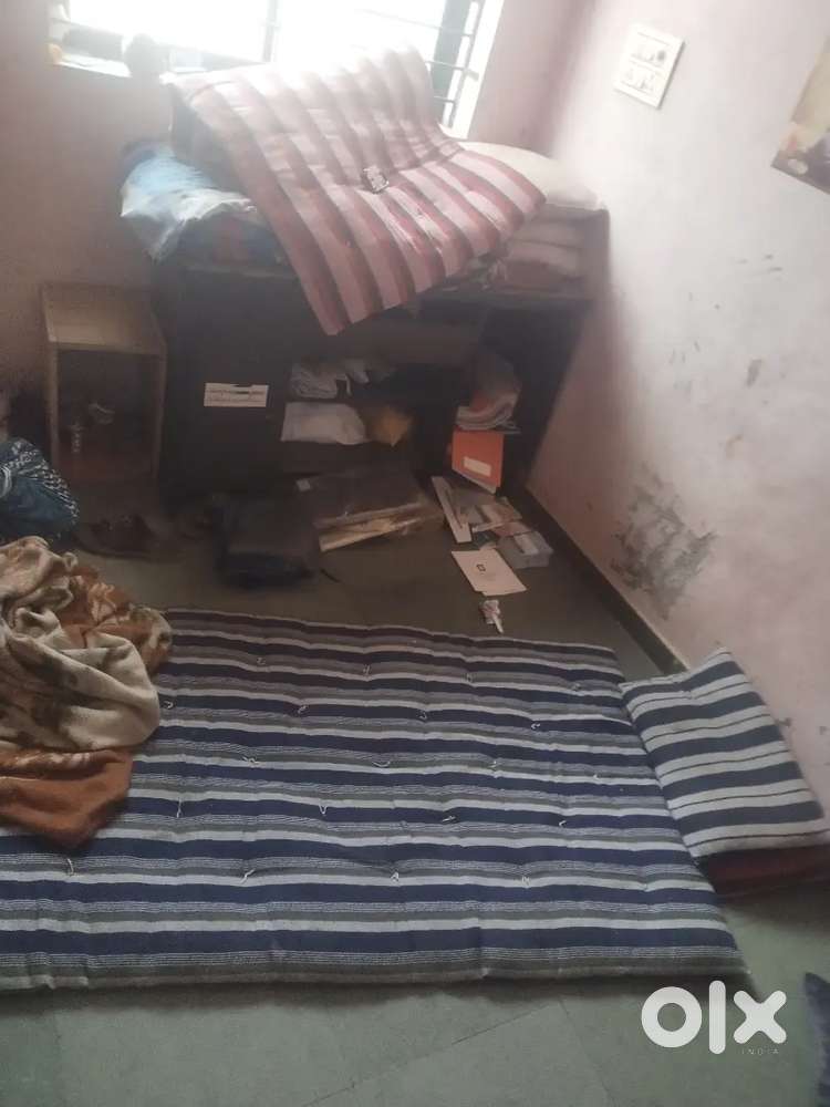 Saman bech ne ka hai jaldi 32 inch ki tv bhi hai