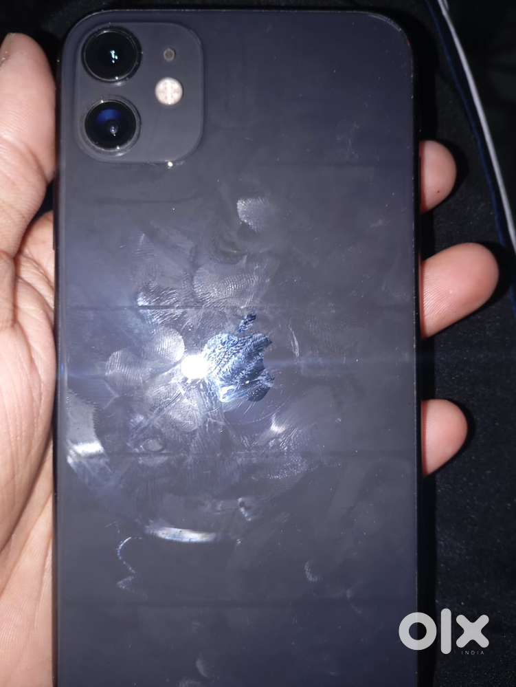 I phone 11 128 gb internal Black mark chotq sa 67 beetery helth