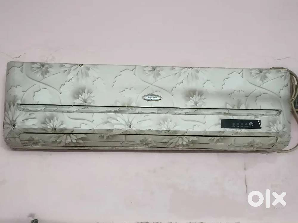 Whirlpool Air conditioner in running condition...