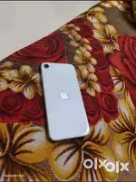iPhone se Generation 2  (ladies used mobile)