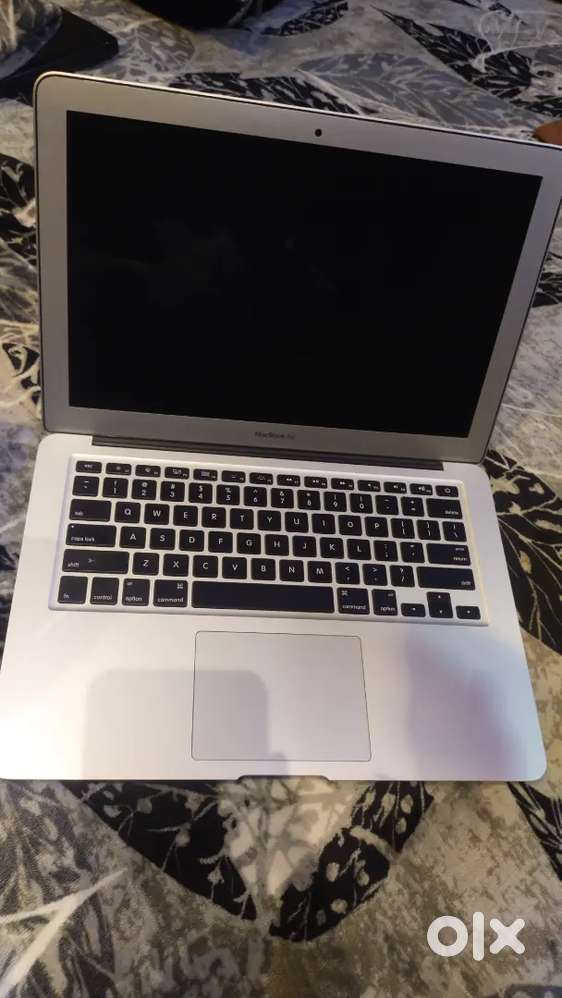 Mackbook air apple laptop