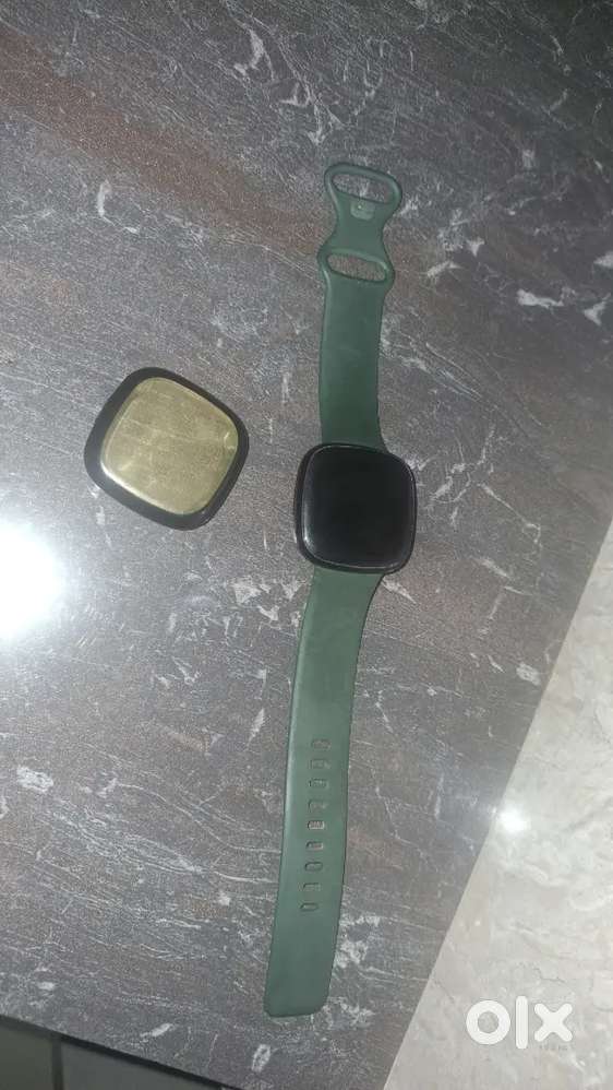 Fitbit versa 3 watch