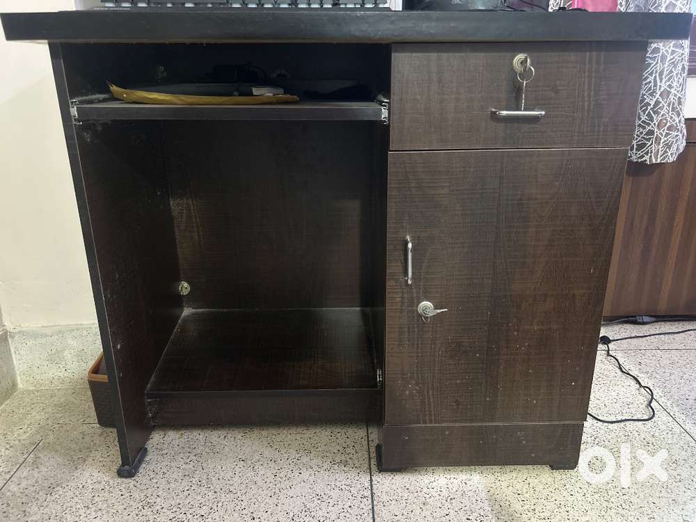 Computer/study table