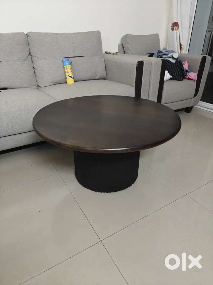 Wooden coffee table. Mango wood.