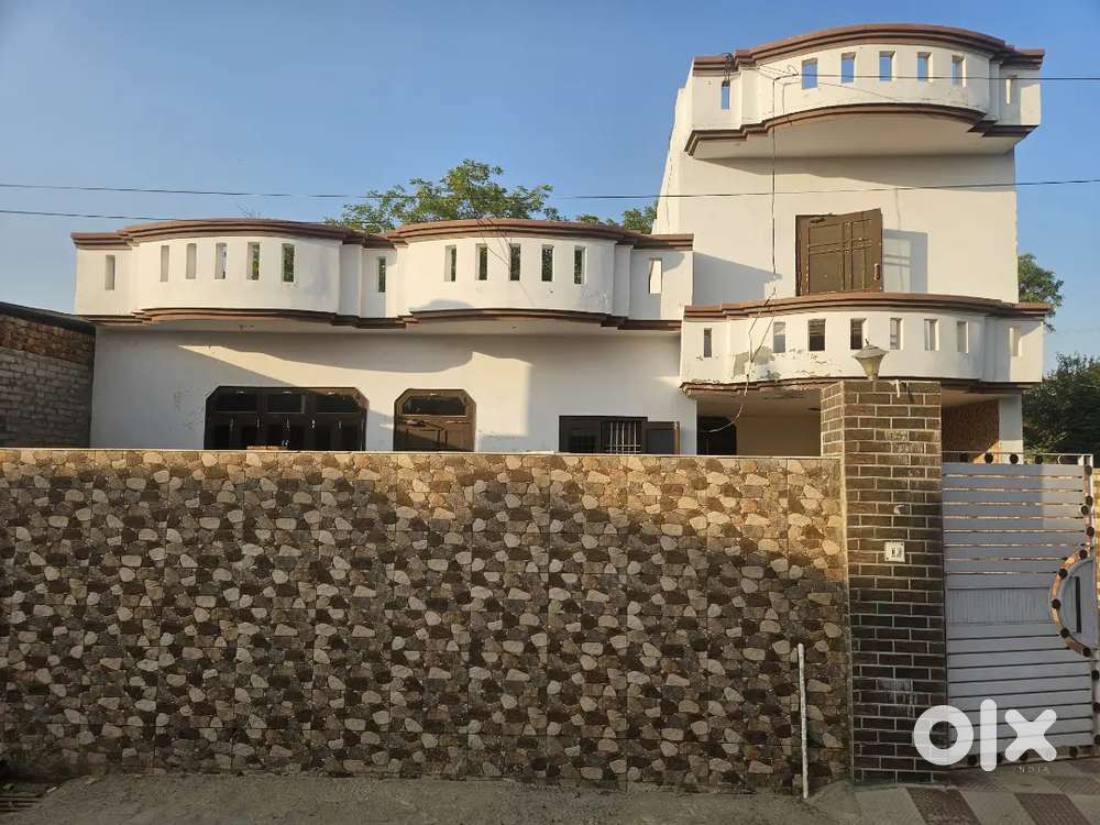 290 gaz, 3BHK, Semi furnished and a very good locality.