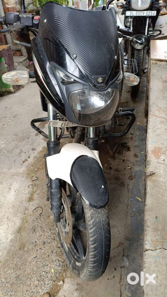 Pulsar 180 ,2015 model petrol black and white in color