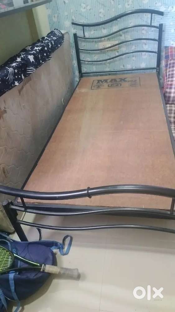 Single metal cot