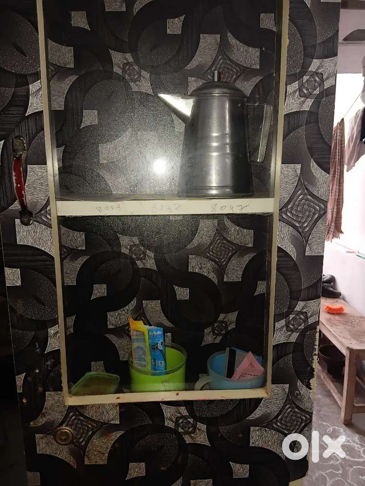 Divan cot 2022 in good condetion and dressing table in good condition