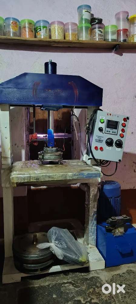 Hydraulic plate machine