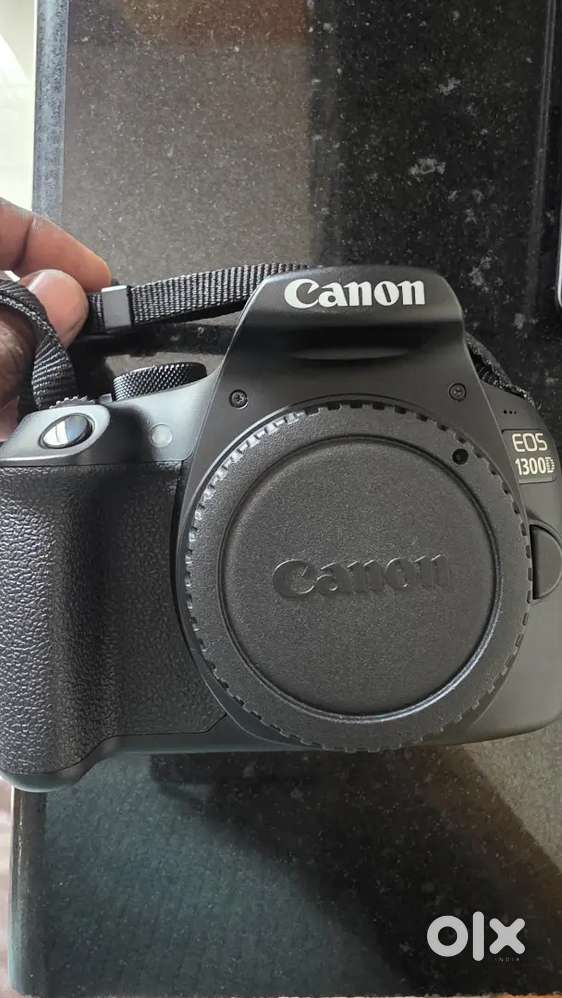Camera DSLR with 2 lence