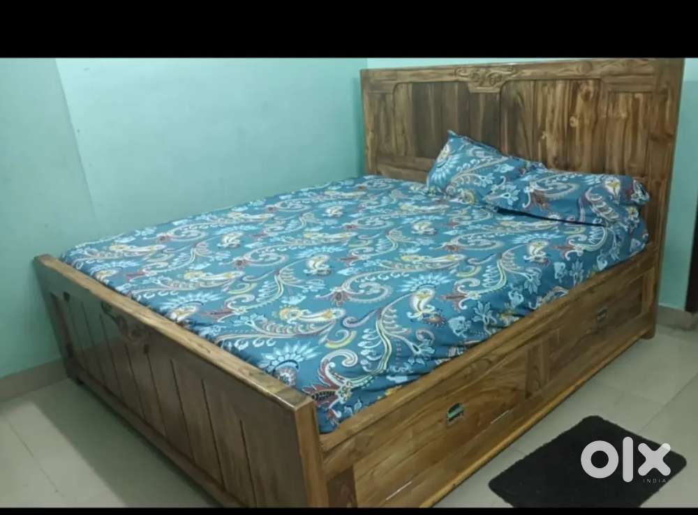 Teak wood 6*6 king Size cot with cupboards (6 months old)