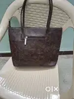 Hand bag for ladies used but in good condition