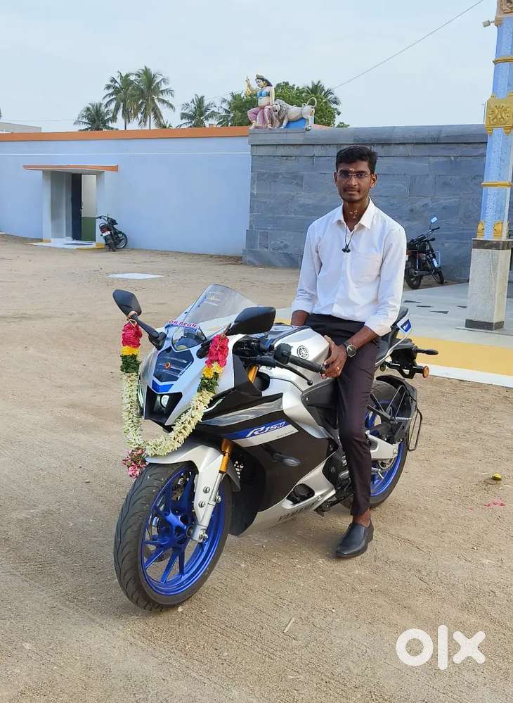 R15 V4 METALLIC GREY
