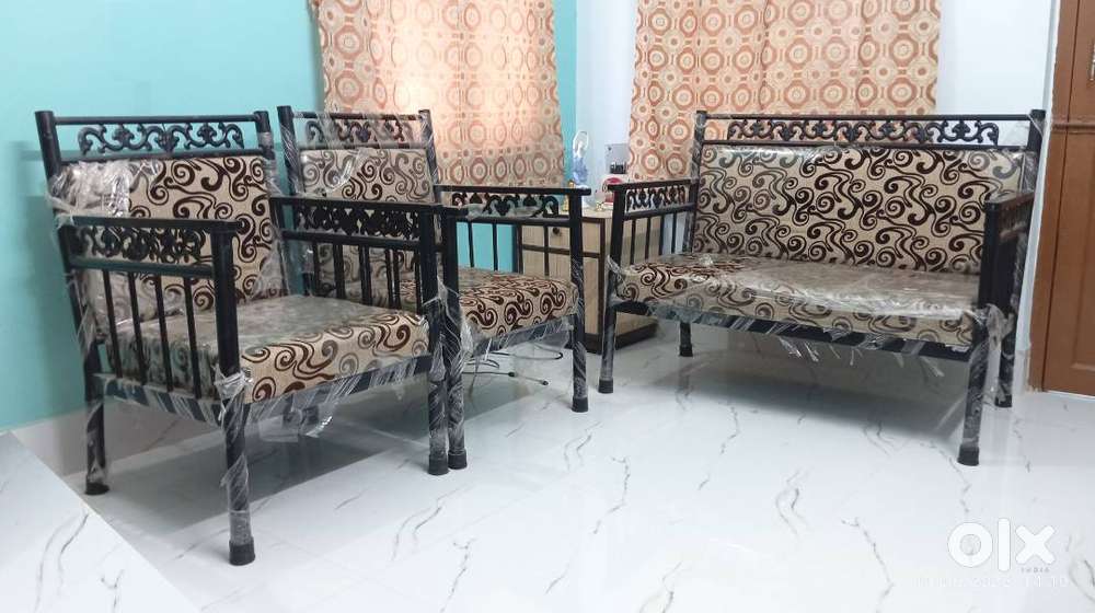 New 4 Seater (2+1+1) Wrought Iron Sofa Set in Excellent Condition