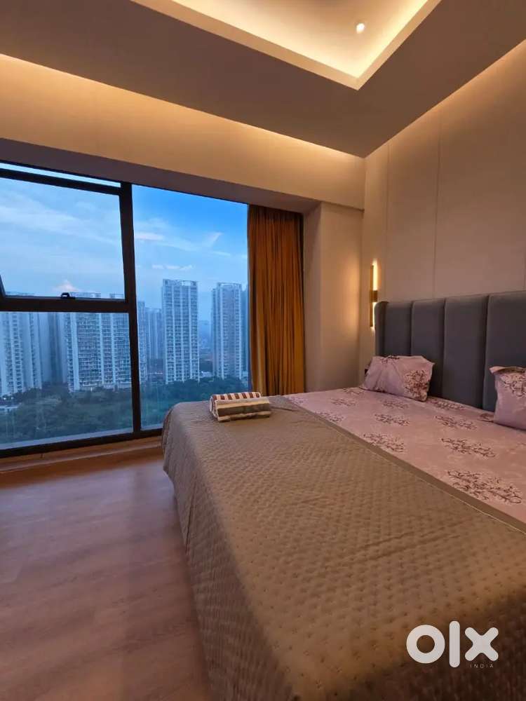 International female hiring for premium club