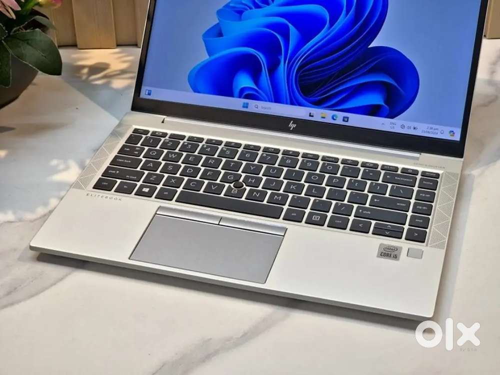 Elitebook HP-G6 i5-8th gen 8gb 256ssd mint condition 3hr battary backp