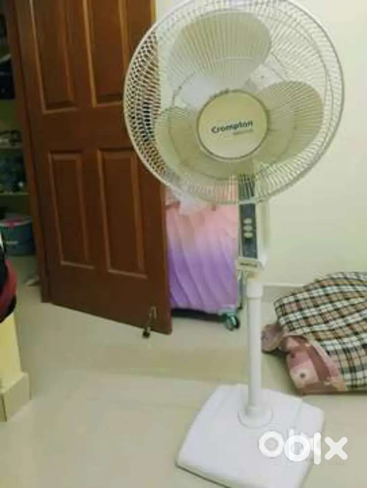 PEDESTAL FAN