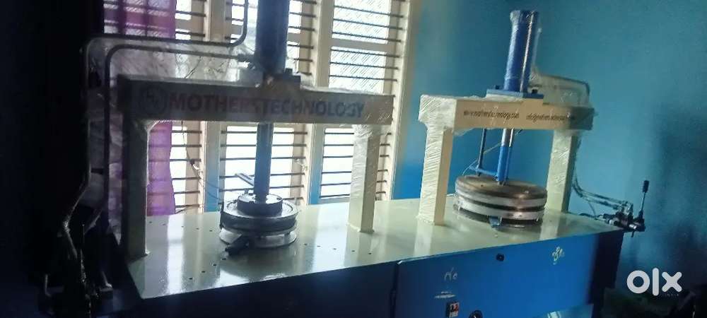 Paper plate machine with six die and paper cutting 2 years old machine