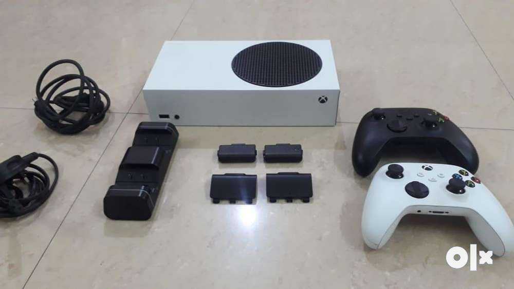 Xbox series s 2020 edition with accessories