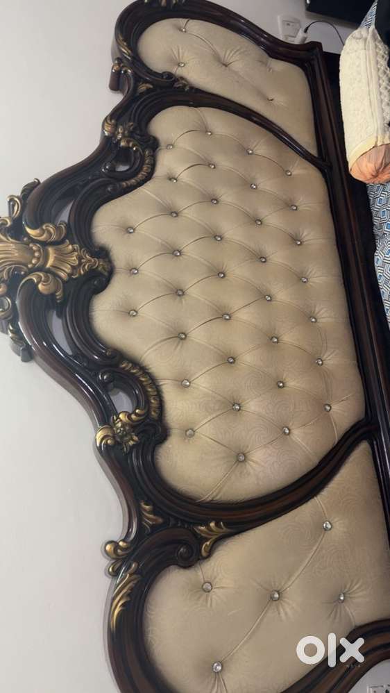 Maharaja king bed