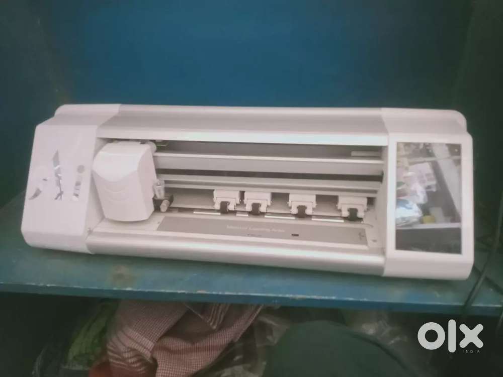 Skin cutting plotter