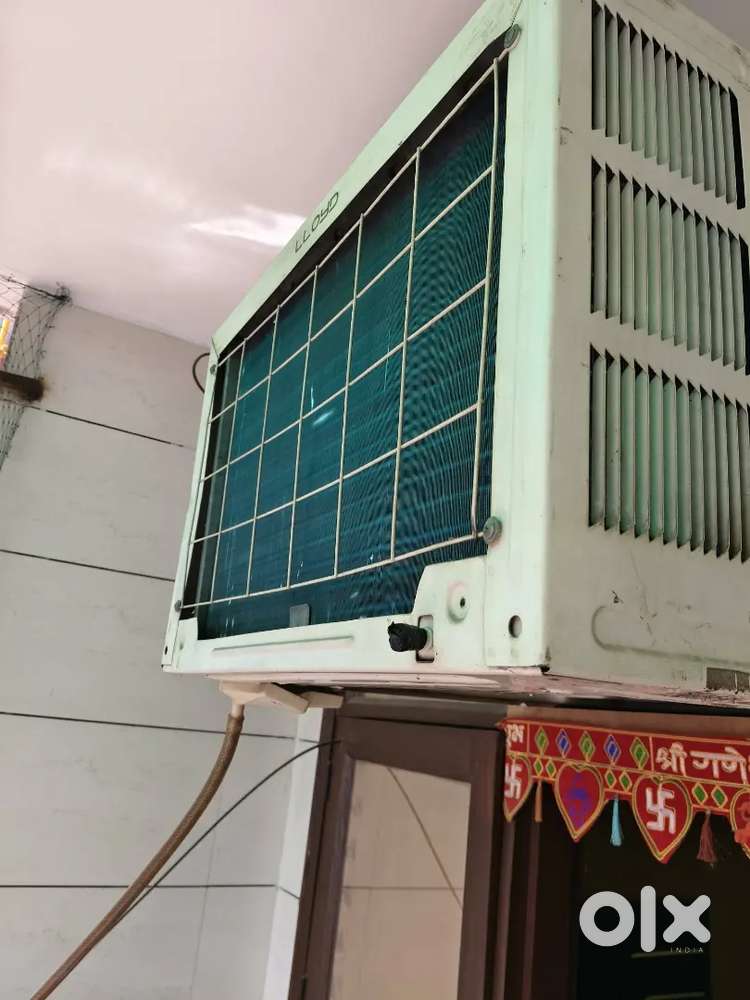 Ac Loyad 1.5 ton 4 year olld