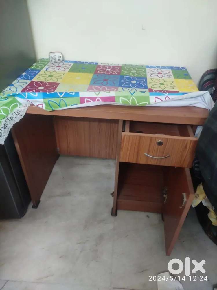 Computer Table & Chair