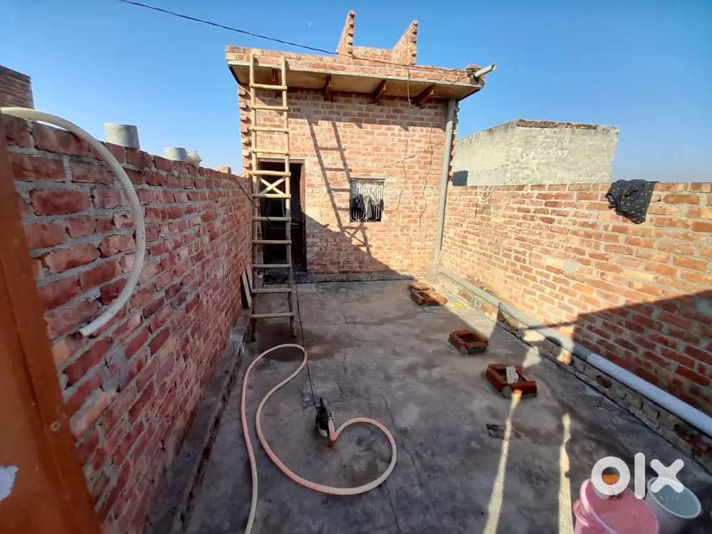 40 gaj plot with 1 room for sale at 600,000/-