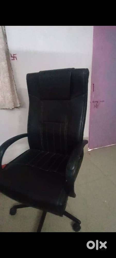 Ergonomic Executive Office Chair – Black, Excellent Condition