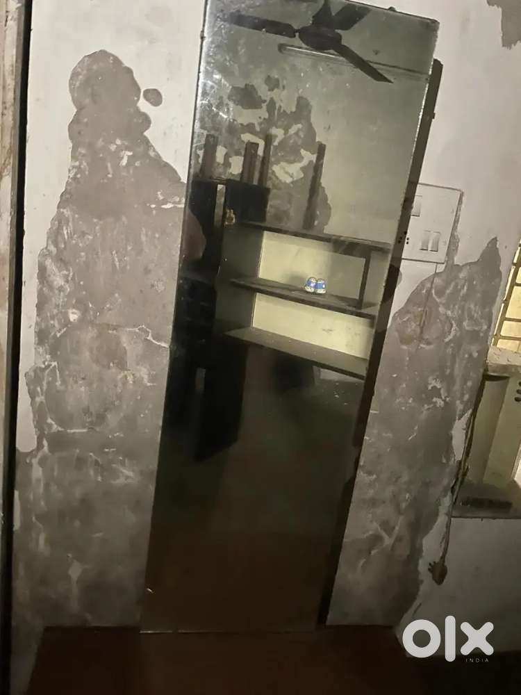 Dressing table antique and palemets (3)