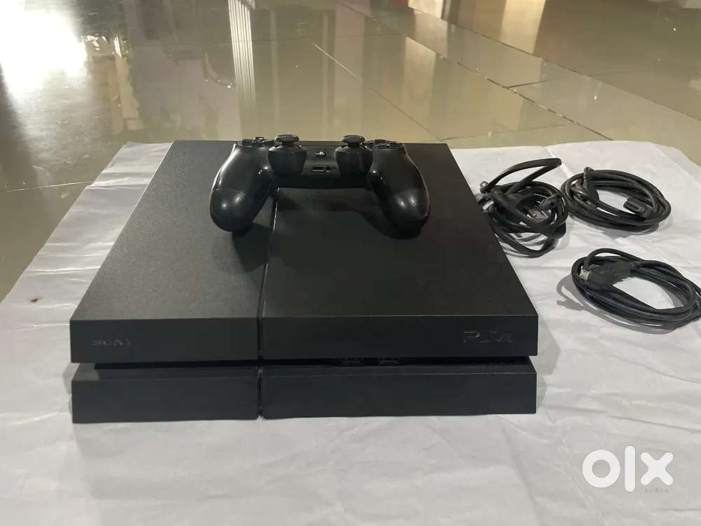 Ps4 Fat 1TB with 2 controller