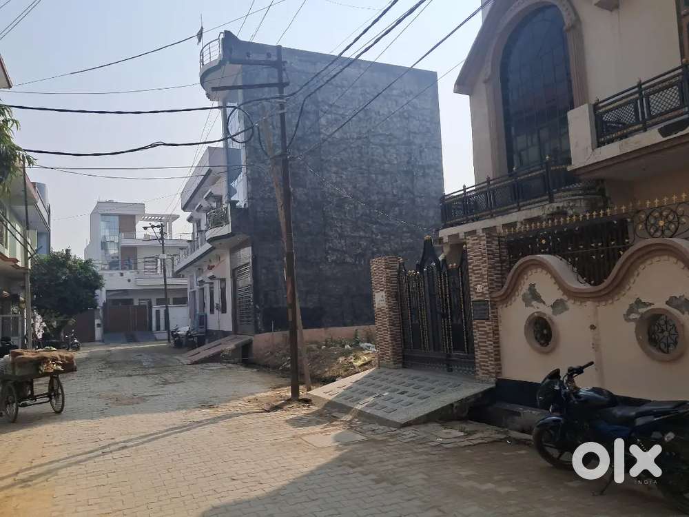 218 Square Yard plot avaliable for sell