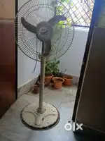 Comron - Electric Stand Fan.