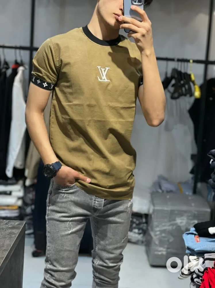 Branded new tshirt (L size )