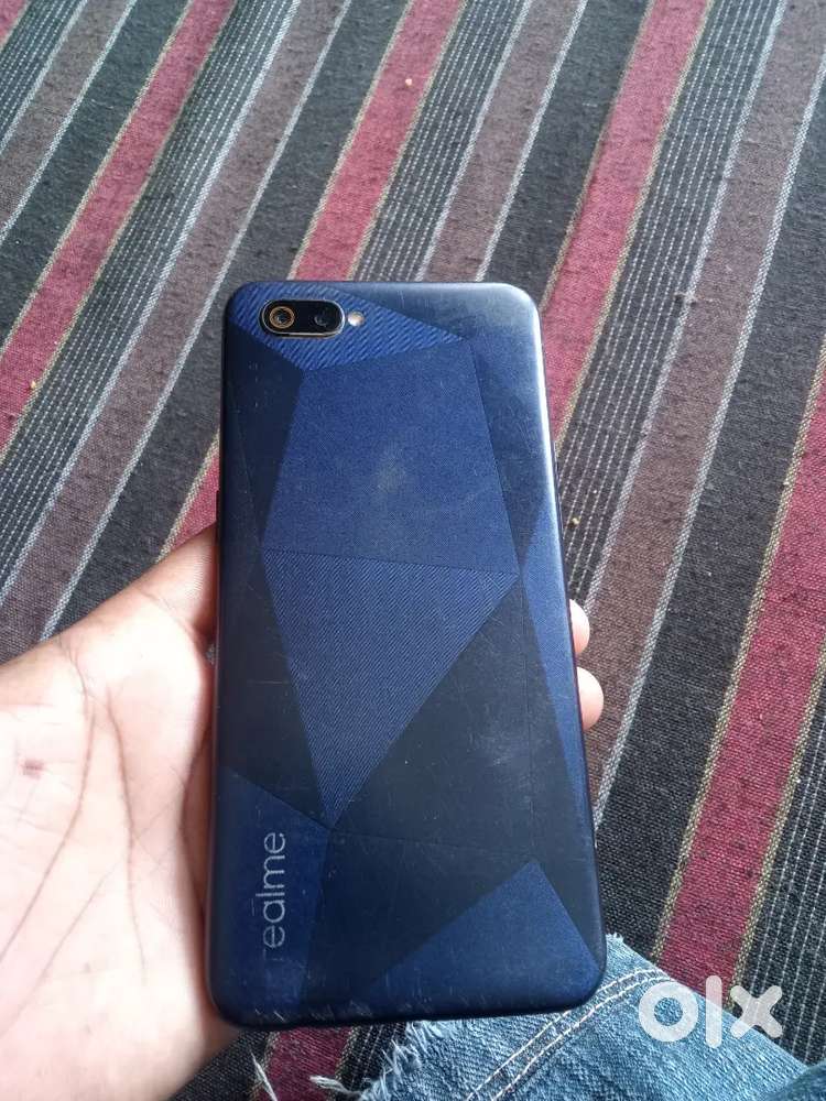 Realme C2.