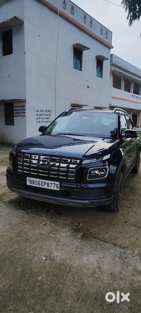 Hyundai Venue 2024 Petrol 28000 Km Driven