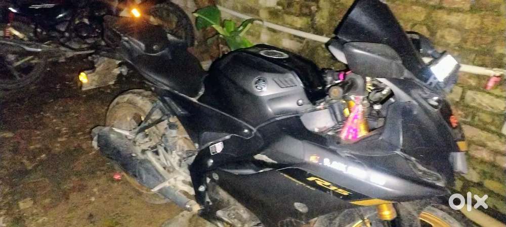 R15 V4 BLACK COLOUR URGENT SELL
