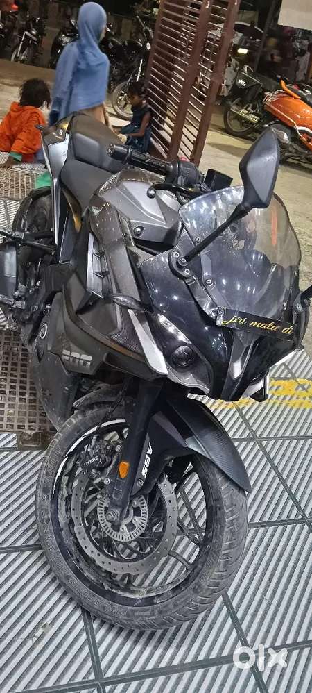 बजाज पल्सर न्यू है गाड़ी बहुत काम चला है एक बार देखने पर तुरंत पसंद