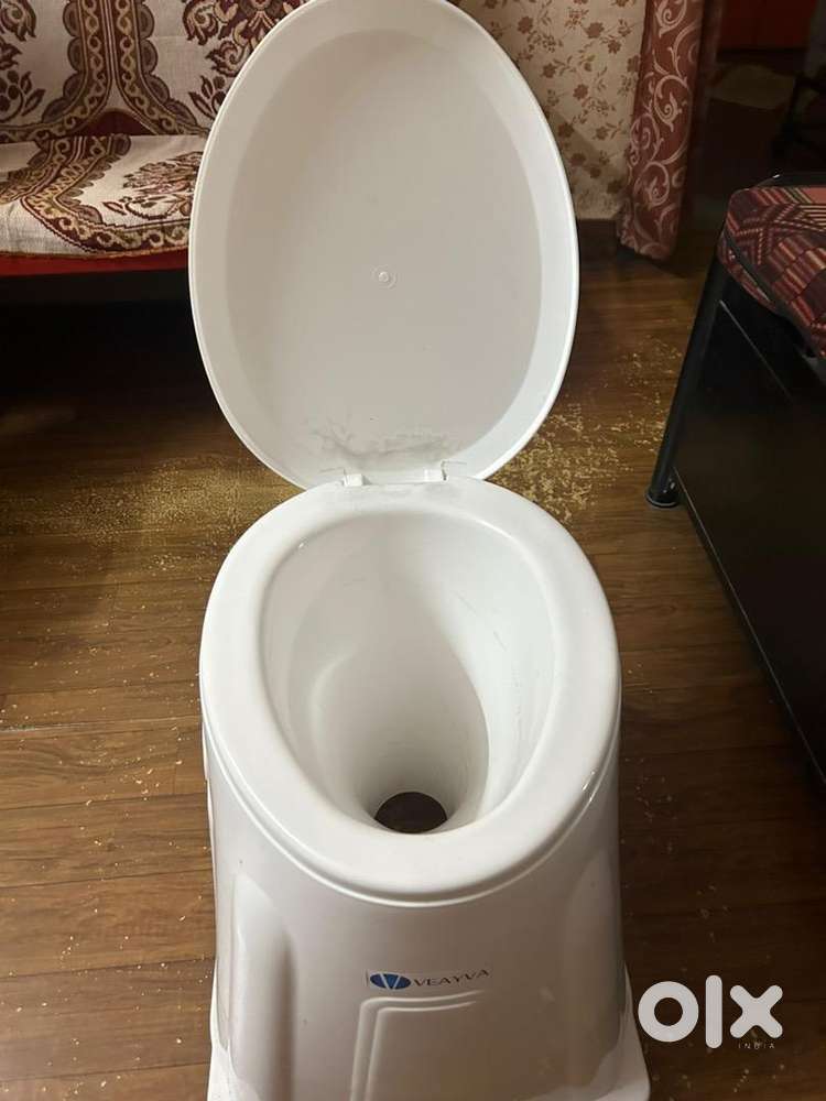 Portable plastic commode seat
