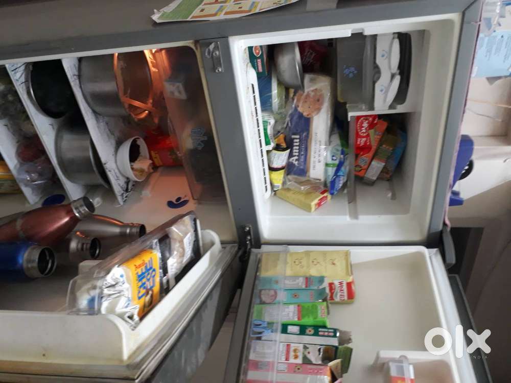 Whirlpool double door working 300 litres