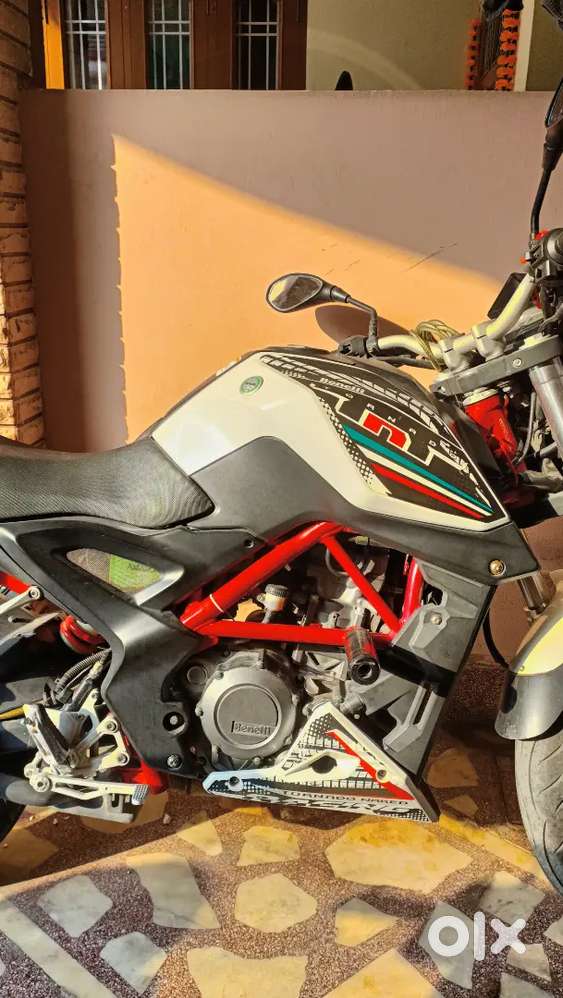 Mint condition Benelli TNT 25